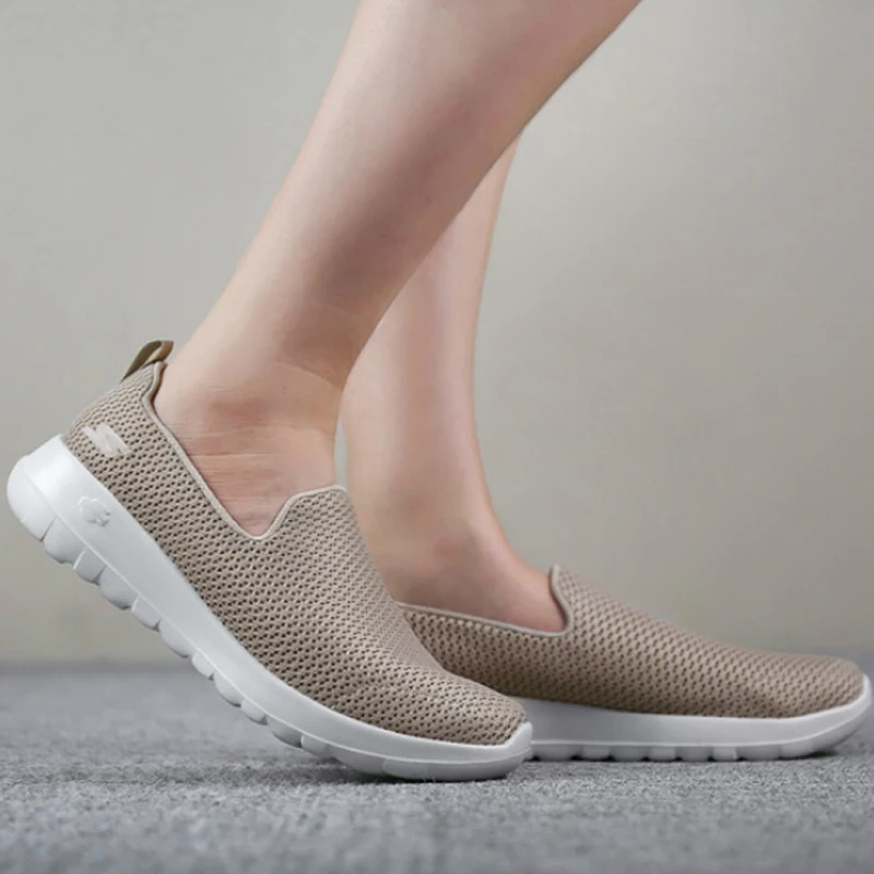 Женские легкие лоферы Skechers удобные дышащие прогулочные туфли черного цвета на