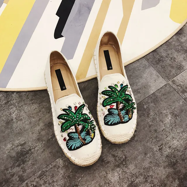 JOYHOPY Spring Summer Coconut Tree Embroidery Flat Shoes