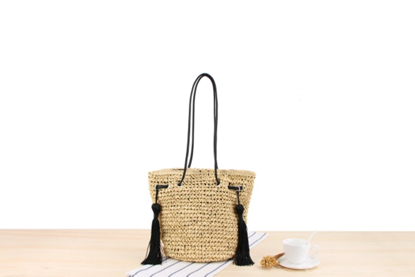 

South Korea ins New Variety Tassel Shoulder Straw Bag National Wind Simple Leisure Bucket Weave Beach Bag