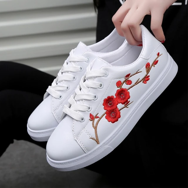 Flores bordadas mocasines mujeres zapatos blancos Mujer suave transpirable  Casual zapatos de cuero PU estudiantes encaje-Up zapatos planos Mujer _ -  AliExpress Mobile