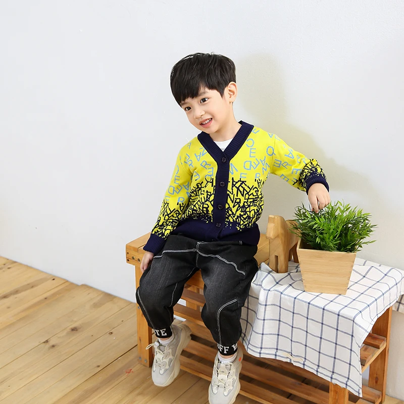 

New children v-neck single-breasted long-sleeved sweater. Boy alphabet school coat.