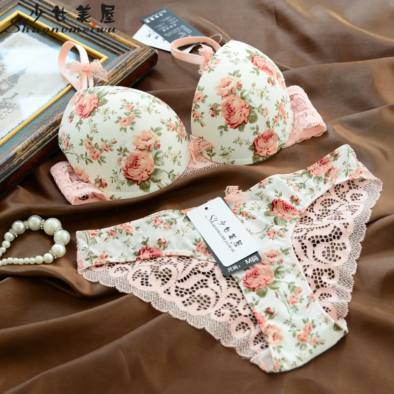 Black rose flower sexy dark V gathered on the thin under thick bra set