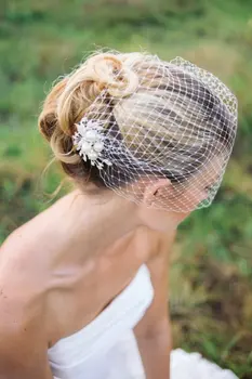 

2019 Elegant White/Ivory Wedding Hats And Fascinators For Woman Party Beaded Net Wedding Accessories With Combe