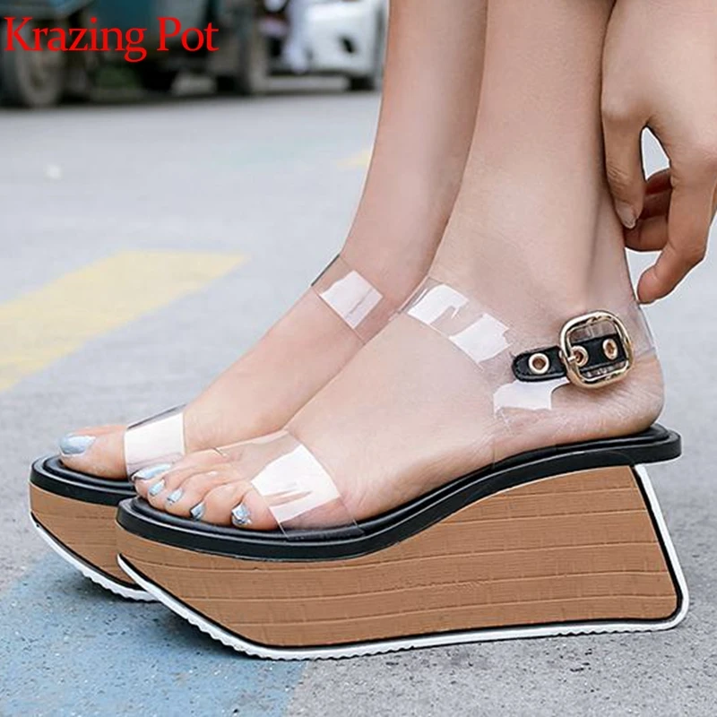 

Krazing Pot plastic PVC peep toe model runway buckle strap office lady thick bottom long leg princess style jelly sandals L04