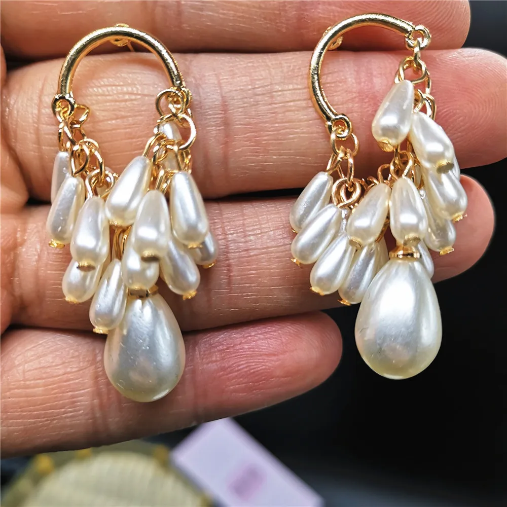 

Statement Earrings fashion Small Freshwater Pearls Earrings for Women Modern Ear Piercing Huggies Earrings