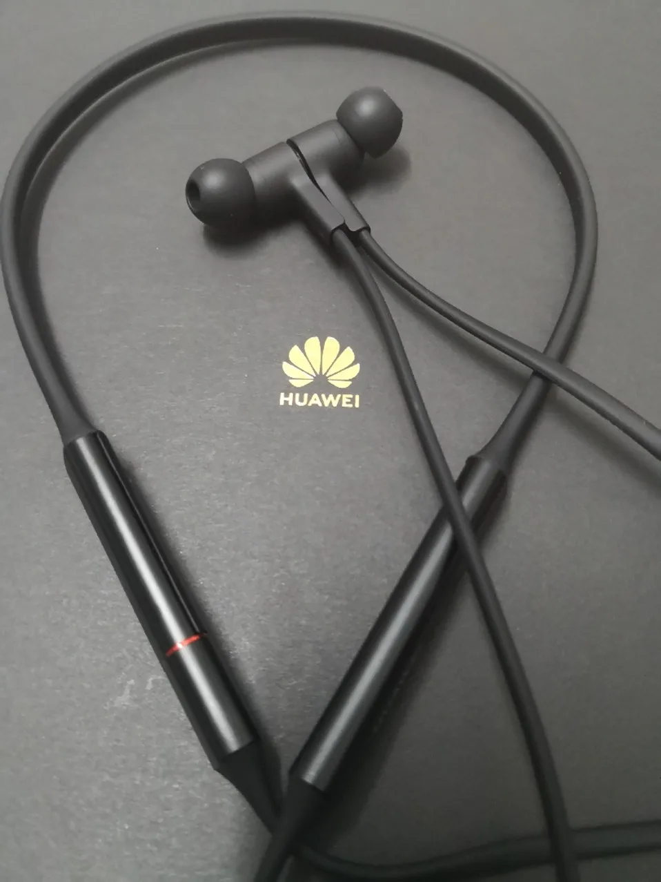 Huawei FreeLace Sport Earphone waterproof in-ear Bluetooth wireless Headset Metal Cavity Liquid Silicon Magnetic Switch (2)