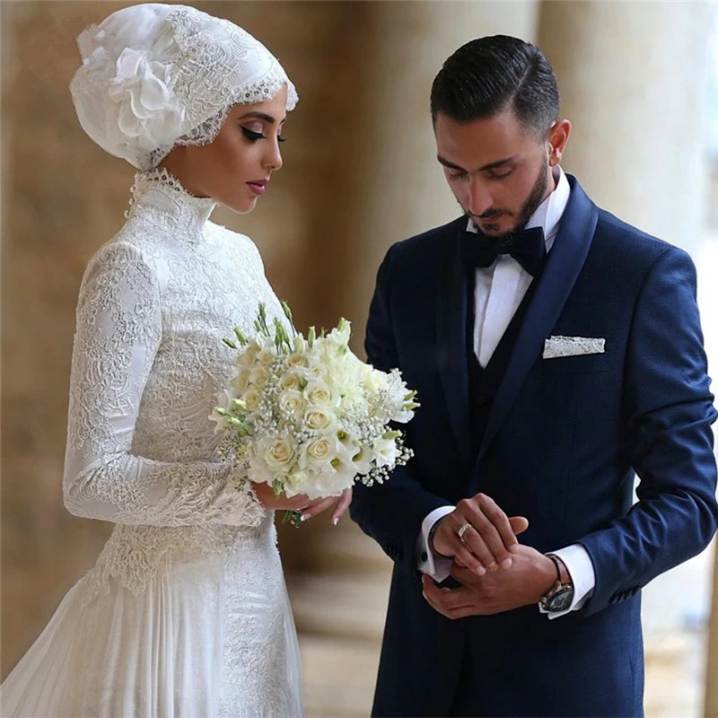 Замужество в исламе. Мусульманские Свадебные платья. Мусульманские платья на свадьбу. Турецкий свадебный наряд. Свадебный наряд для невесты.