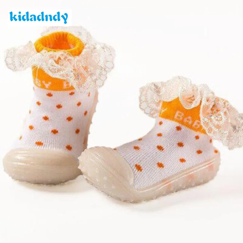 Kidadndy/носки для маленьких девочек носки для новорожденных с резиновой подошвой; домашние тапочки Нескользящие хлопковые кружевные носки для малышей; syd498