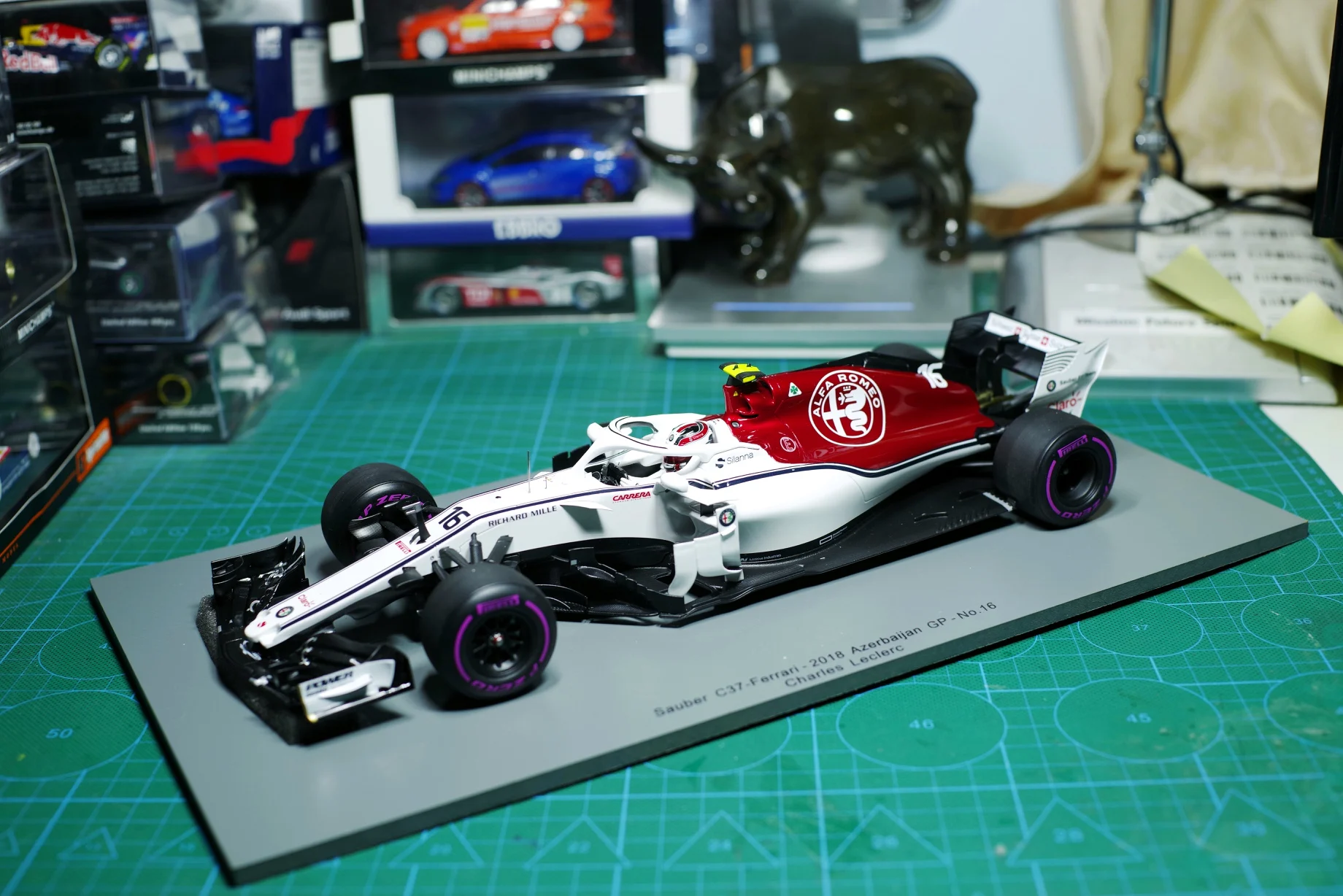 SPARK металлический Феррари F1 модель 1/18 2018 Азербайджан станция GP Charles Leclerc Alfa Romeo Sauber