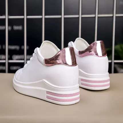 

Increased white shoes female autumn 2018 new wild Korean version of the platform women's shoes students breathable casual shoes.