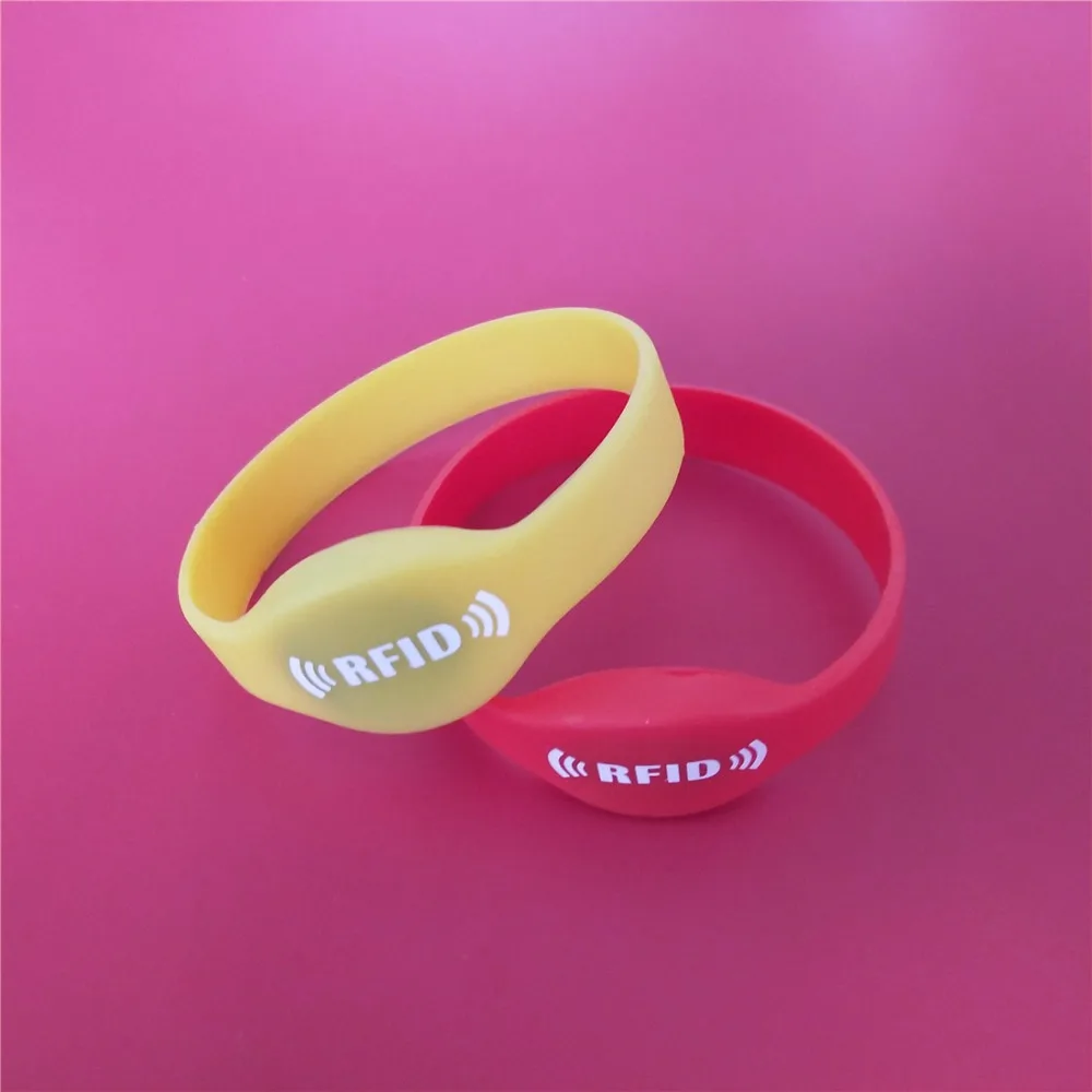 125KHZ EM4305 Rewritable RFID Bracelet Silicone Wristband Copy In Access Control Card  