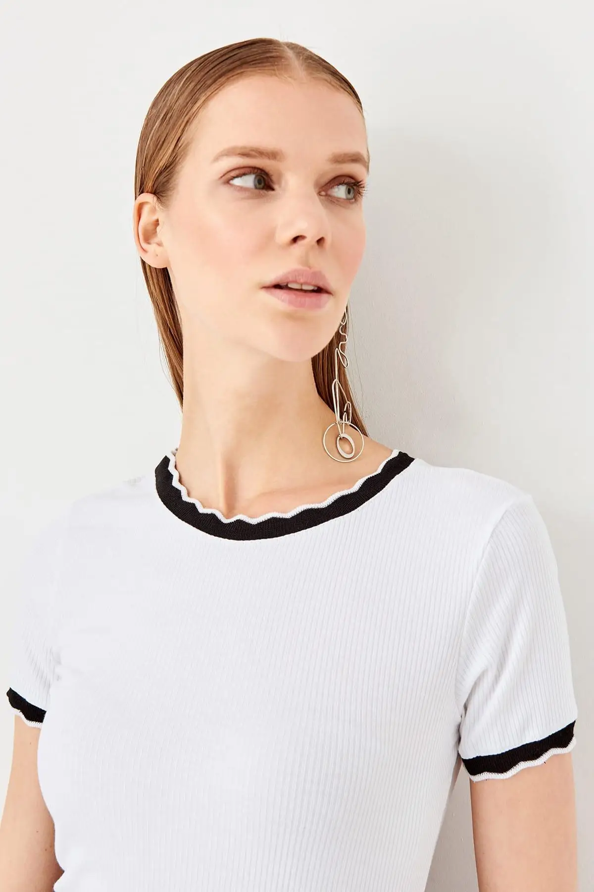 

Trendyol White Button Detail Ribbed Knitted Blouse TWOSS19FV0086