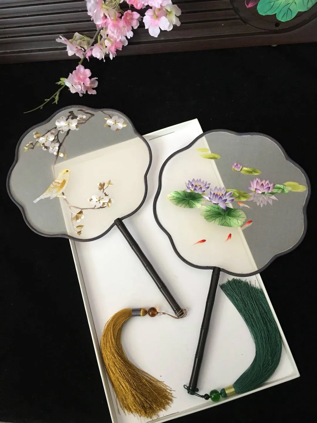 

Su Embroidery Silk Double-sided Hand Embroidery Circular Fan Chinese Style Long Handle Circular Fan Antique Gift Fan