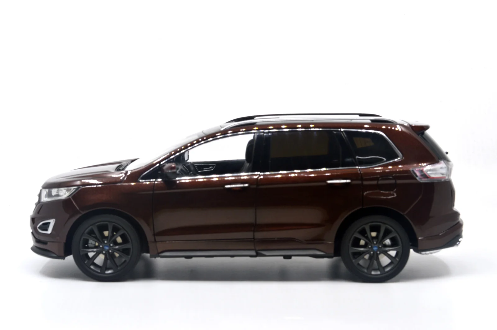 Paudi модель 1/18 1:18 Масштаб Ford EDGE красная литая модель автомобиля Игрушечная модель автомобиля открываются двери