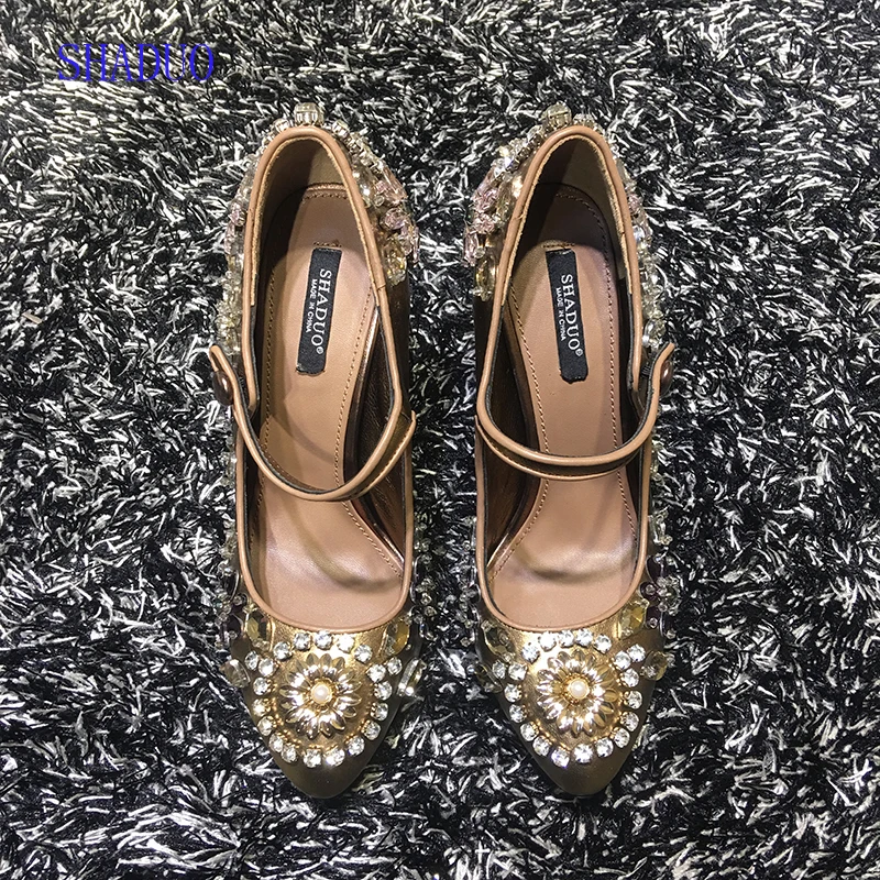 

2018 top quality Genuine leather Vintage Lolita Golden Hand Embroidered Rhinestone High Heel Wedding Shoes