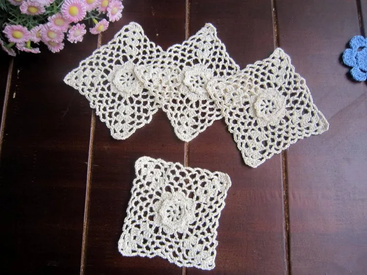 Хлопок ручное вязание крючком Doily, коврик для чашки, коврик для стола, аппликации квадратные с 10 см X 10 см 20 шт./партия CD057