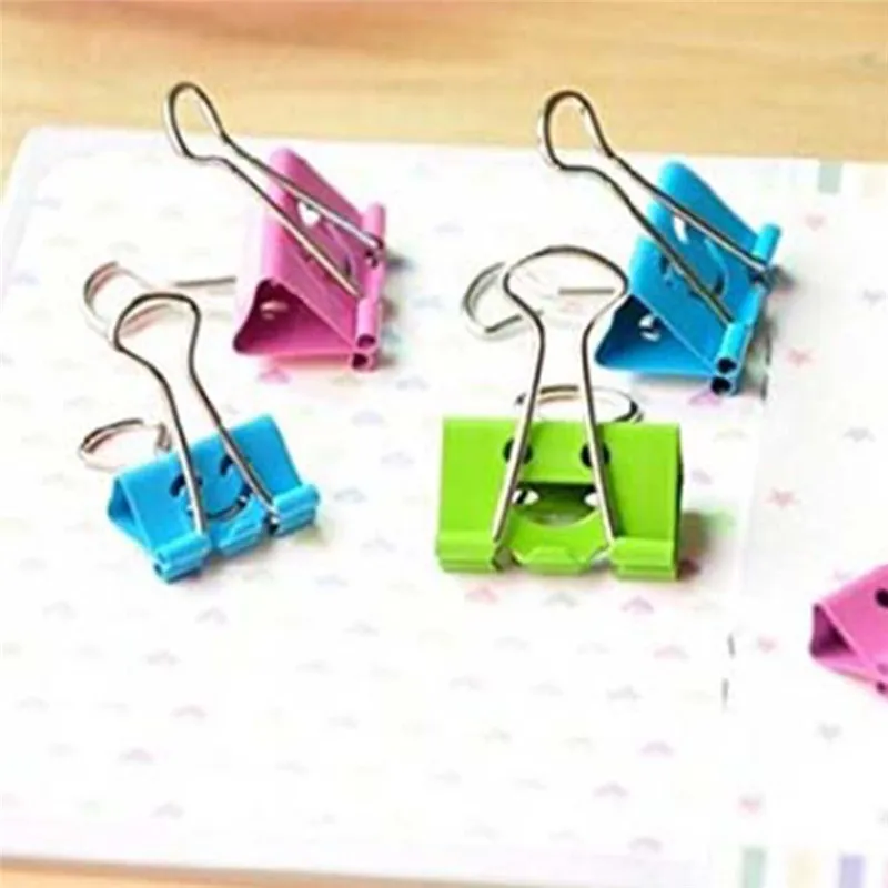 подставка из зажимов для бумаги. из канцелярских зажимов. металлические зажимы для игрушек. подставка из зажимов для бумаги. подставка из зажимов для бумаги.