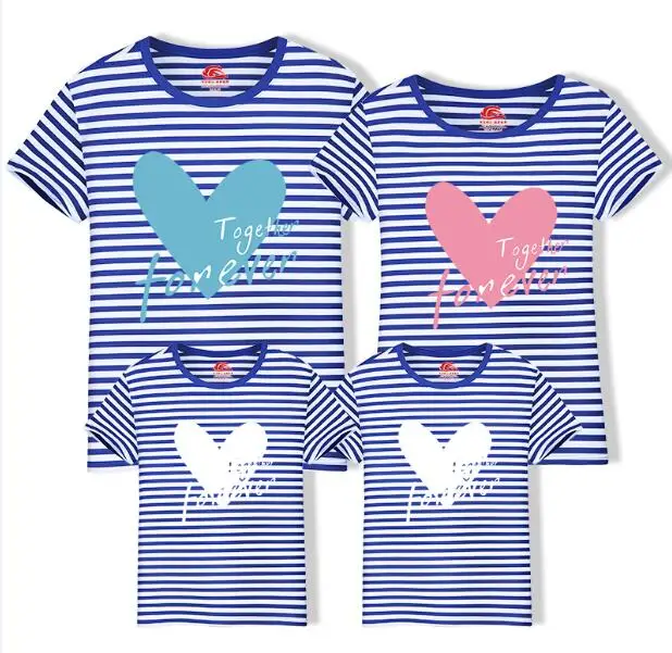 Одинаковые комплекты для семьи футболка с сердечком пляжные топы для мамы и детей, костюм с короткими рукавами для папы и сына одежда для мамы и дочки - Цвет: Blue Striped