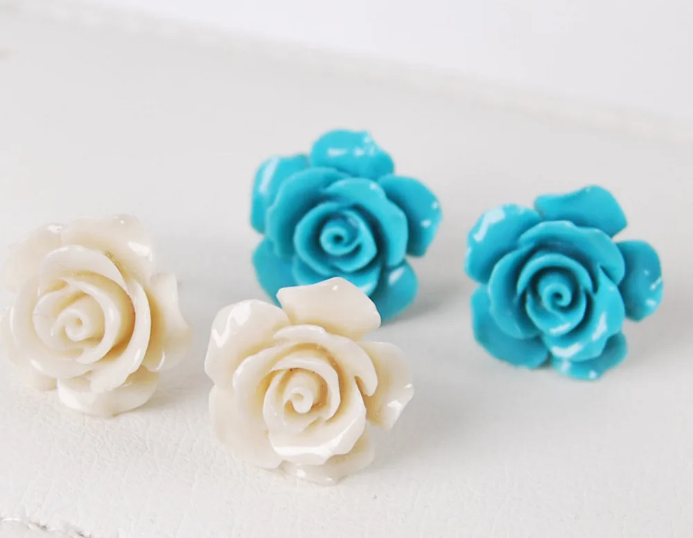 

Hot selling free shipping******** 2pairs 15mm White/Blue Coral Hand Carved Flower Earrings Silver Stud AAA Grade