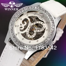 Ganador del reloj de la mujer de moda mano mecánica del viento esqueleto analógico Casual cristal de la muñeca de la muñeca de Color blanco WRL8009M3S2
