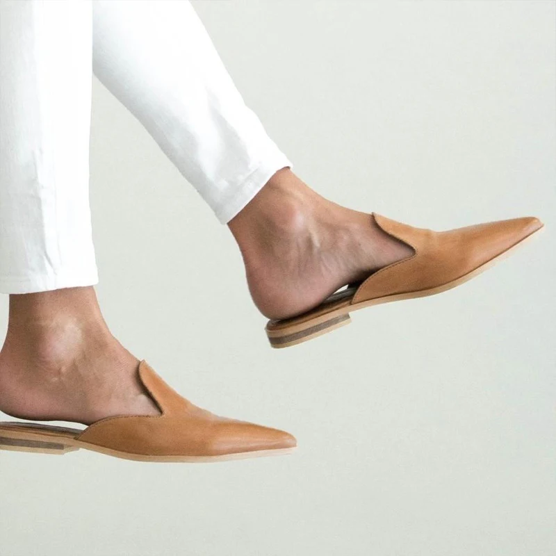 Женские шлепанцы на низком каблуке из искусственной кожи; модная обувь без задника с острым носком; сандалии в стиле пэчворк; zapatos mujer; - Цвет: Brown