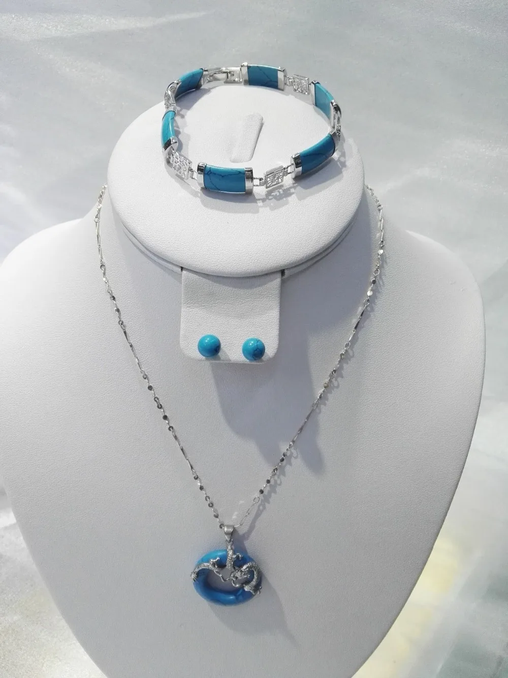 

Free Shipping >> Turquoise pendants 3 sets bracelet earring necklace
