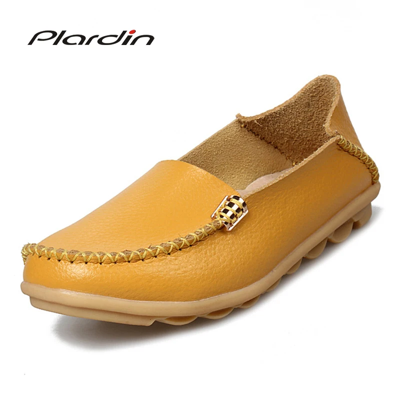 Koop Plardin Zomer Snoep Echt Leer Vrouwen Casual Schoenen Mode Ademend Slip on Peas Massage Metalen Decoratie Platte Schoenen