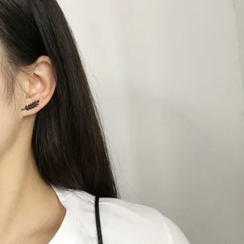 

2017new Retro Stud Earrings For Women Beautiful Leaves Earrings Or Similar Feather Earrings Gold / black Color Freeshipping
