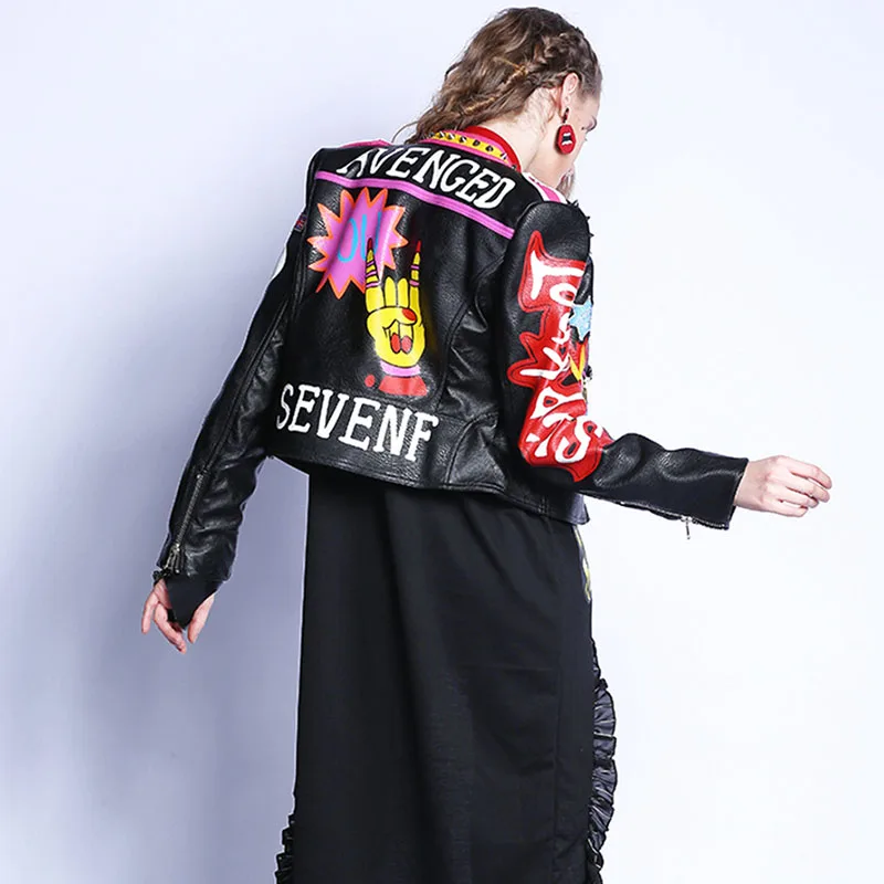 Модная уличная кожаная женская куртка с заклепками и граффити, новинка, Весенняя женская мотоциклетная куртка из искусственной кожи, куртки и пальто из искусственной кожи