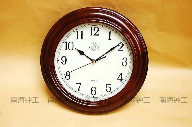 Classical round quartz oak apotropaic solid wood wooden wall clock with