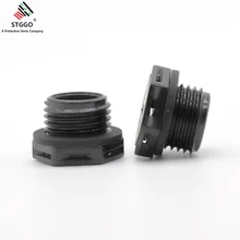 Пластиковый винт M12* 1,5 в вентиляционных отверстиях