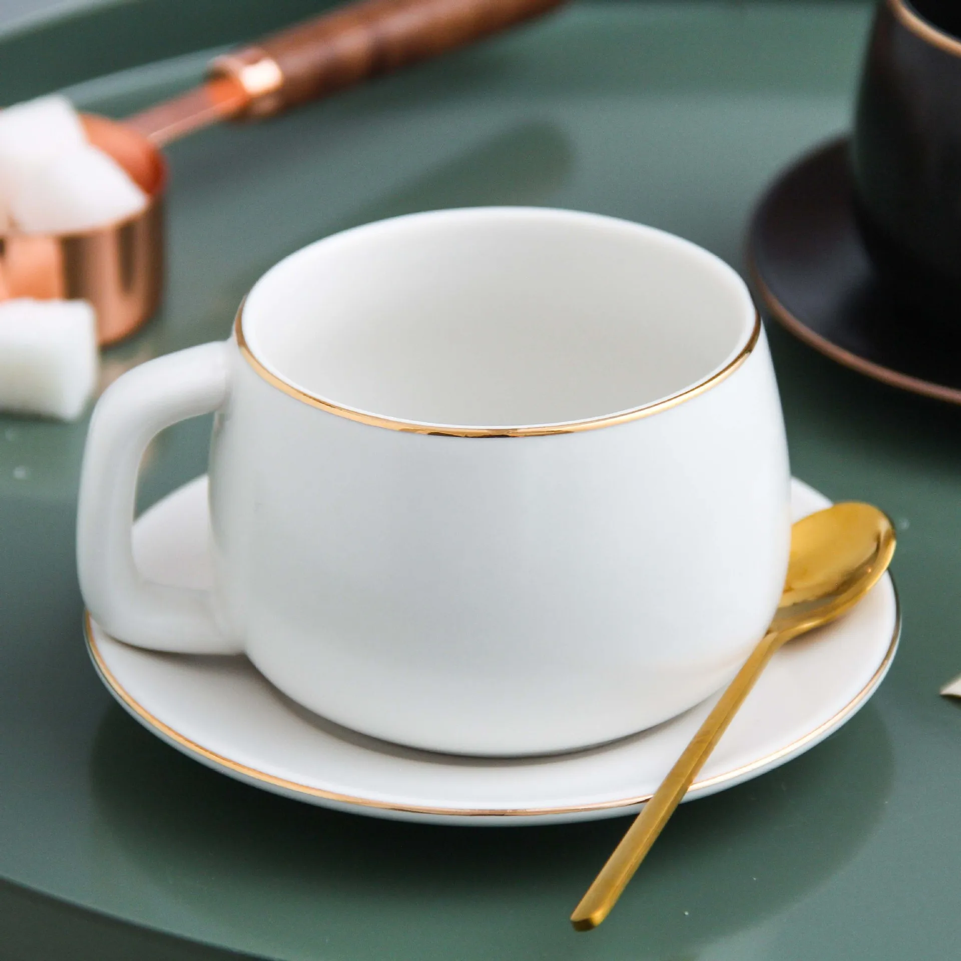 New fashion eco-friendly europe nordic ceramic golden coffee mug with handgrip funny mugs 280ml/9.5oz two colors