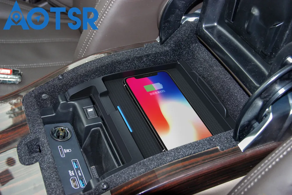 Aotsr QI Wireless Car Charger For Range Rover Vogue 2014 2015 2016 2017 Intelligent Infrared Fast Wireless Charging Phone Holder
