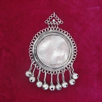 

Guizhou Miao Village Ethnic Style Miaoyin diy Pendant Old Embroidered Inlaid Pendant Pendant Underlay Solar Tassel Suspension