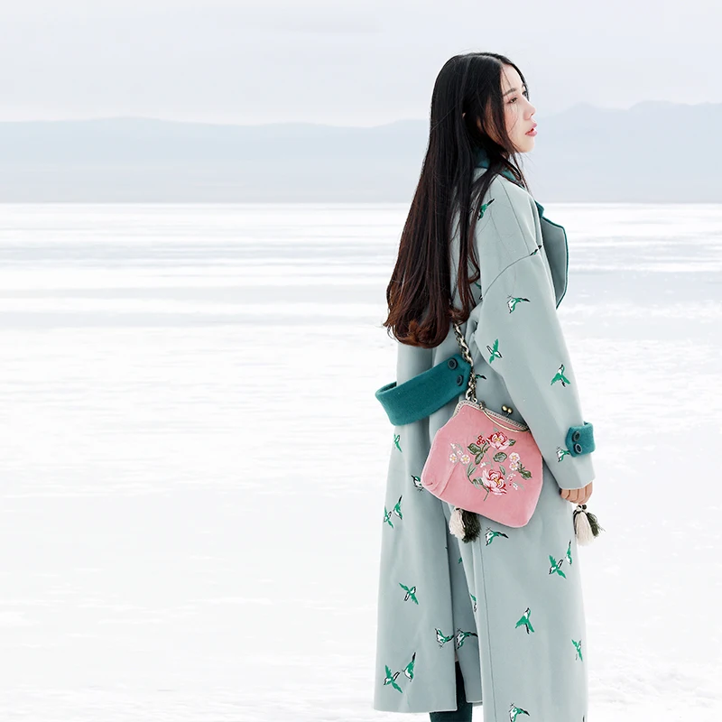 LYNETTE'S CHINOISERIE autumn winter women thickening wool coat white embroidered berber fleece outerwear wadded jacket