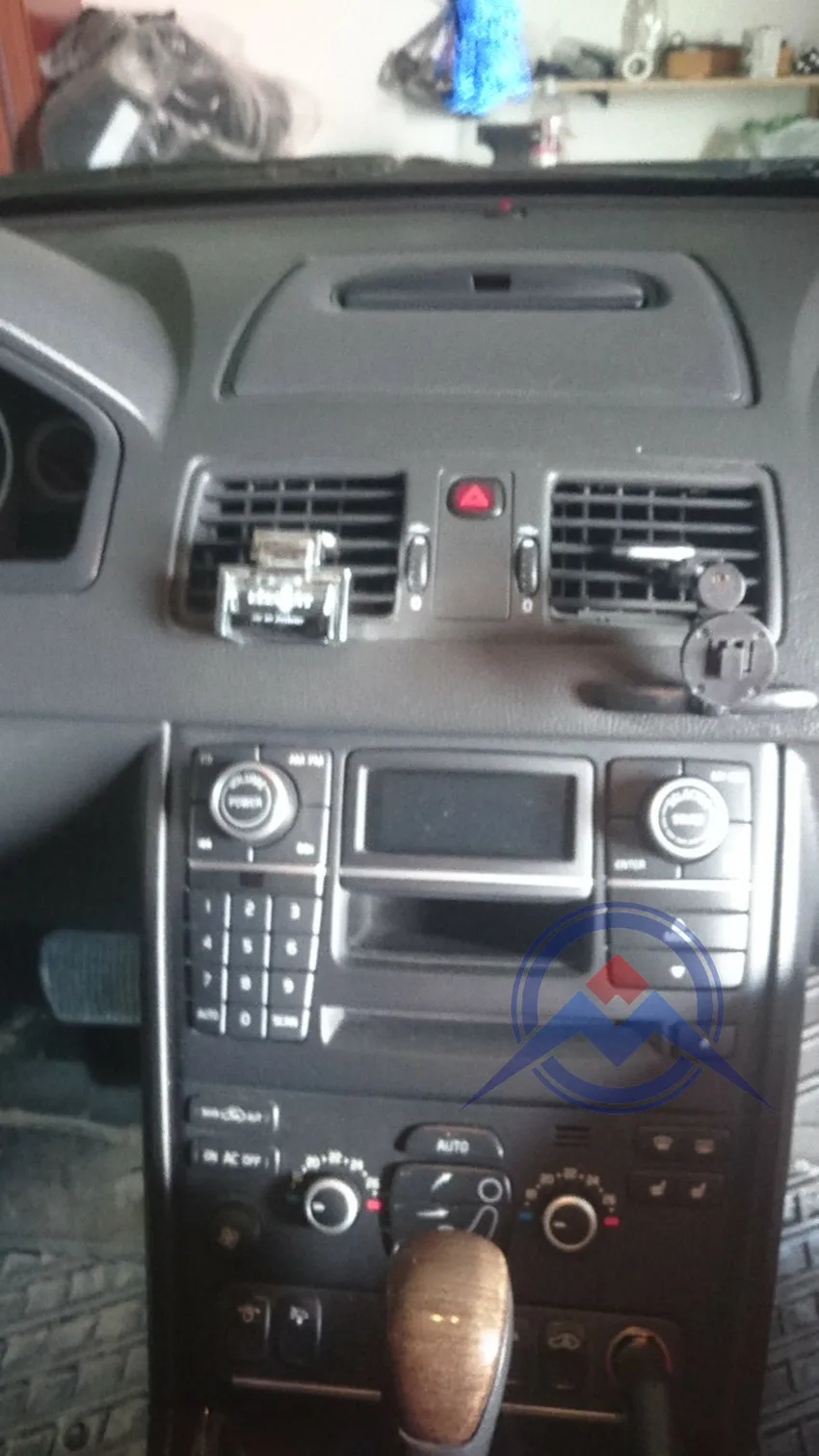 Top ZOHANAVI 9 inch Android 2GB Car dvd player For Volvo XC90 2004 2005 2006 2007 2008 2009 2010 radio stereo gps navigation 8
