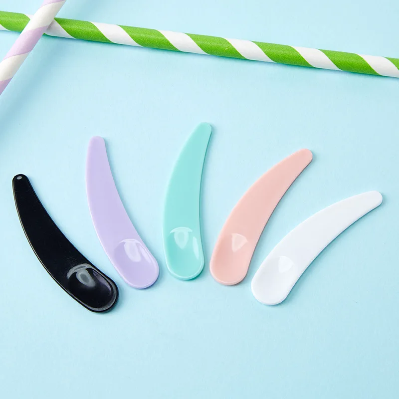 

30pcs/lot 5 kinds of color Mini Disposable Cosmetic Spatula Scoop Plastic Spoon Facial Mask stick Crescent spoon