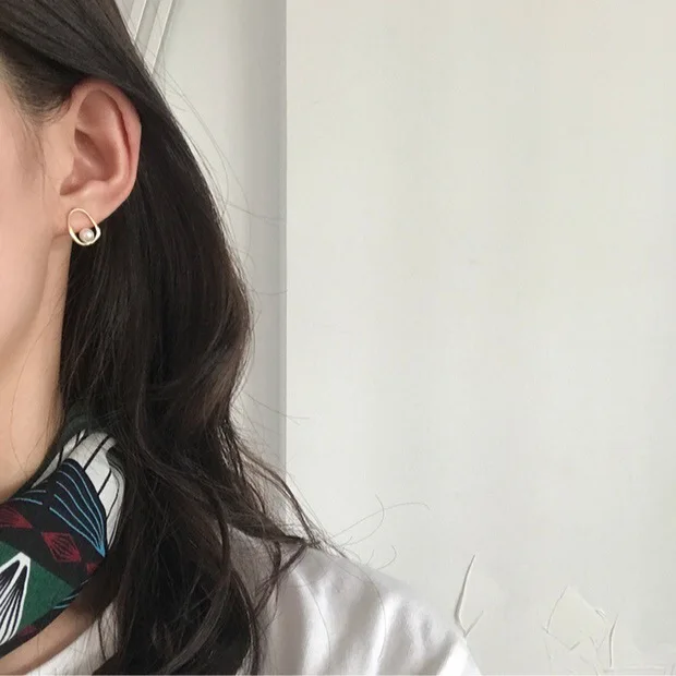 Женские серьги пусеты HUANZHI круглые геометрические золотого и металлического