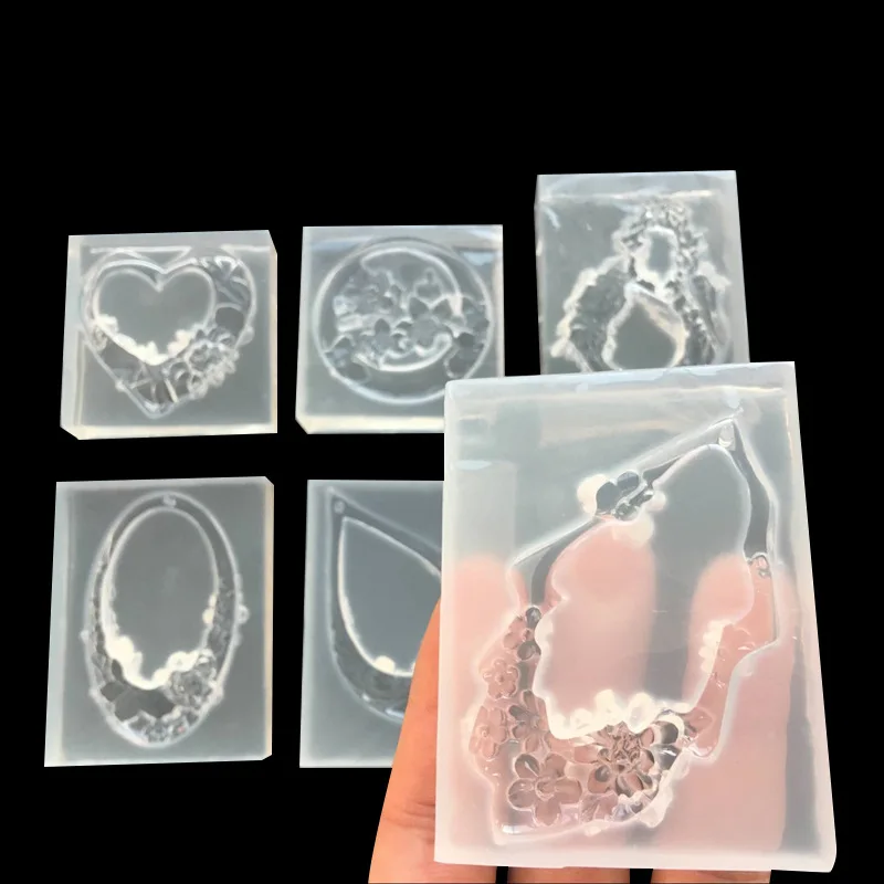

Simulation of New Mirror Crystal Dropping Rubber Mould