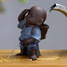 Chinesische Volkskunst Lila Ton Dekoration Handwerk Figuren Wenig Mönch Yixing Jungen Spray Pee Tee Zubehör Teehaustier Ornamenten