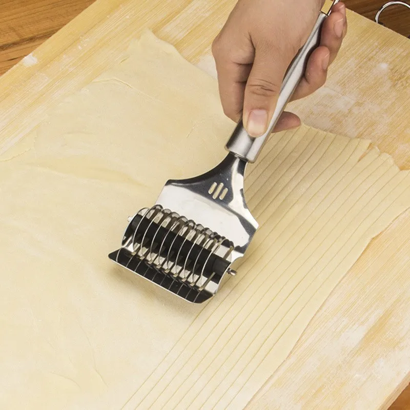1Pcs-High-Grade-Stainless-Steel-Noodle-Lattice-Roller-Docker-Dough-Cutter-Pasta-Spaghetti-Maker-For-Kitchen (1)