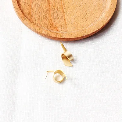AOMU корейский дизайн простой: золото, серебро, матовые металлические остроконечные конусные серьги-гвоздики для женщин и девушек Bijoux Brincos подарок - Окраска металла: A  gold