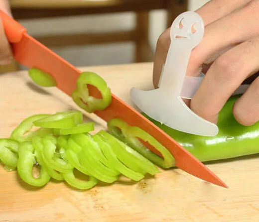

1pcs Plastic Hand Guard Finger Protector Hand Protector Guard Safe Slice Tool Kitchen Cooking Tools random 6x4cm