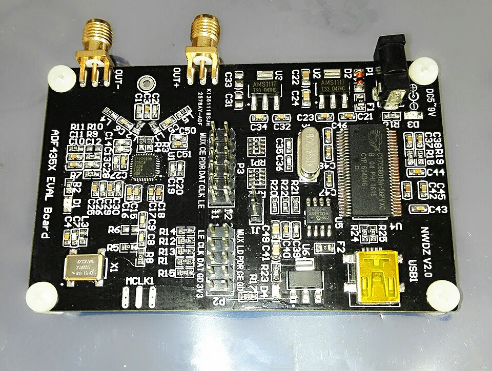 

ADF4350/1 Development Board 35M-4.4G Signal Source Official PC Software Control Point Frequency FH Sweep Frequency