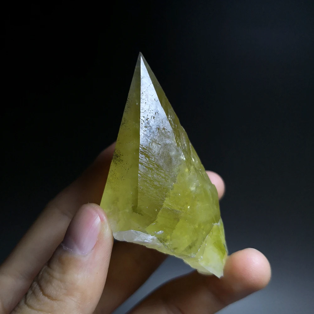 

108.8g Newly listed Stones and Minerals Rock Golden YELLOW CALCITE Crystal