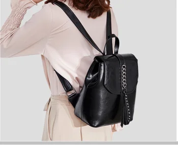 

2019 New Women Genuine Leather Chains Backpacks Students Preppy Style School Cowhide Rivets Bags Ladies Vintage Totes D677