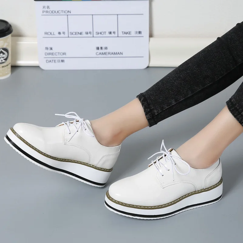 2017 Ladies Brogue Shoes Lace-Up Flat Platform Oxfords Shoes Woman Casual PU Patent Leather Creepers Spring Fashion Women Flats (8)