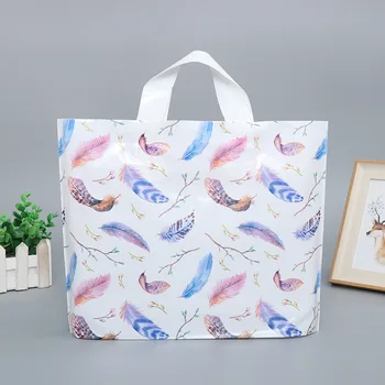 

Colorful Feather Print Shopping Clothes Packaging Boutique Bags Plastic Bag With Handle Thick Pouch White Blue Plastic Bag10pcs