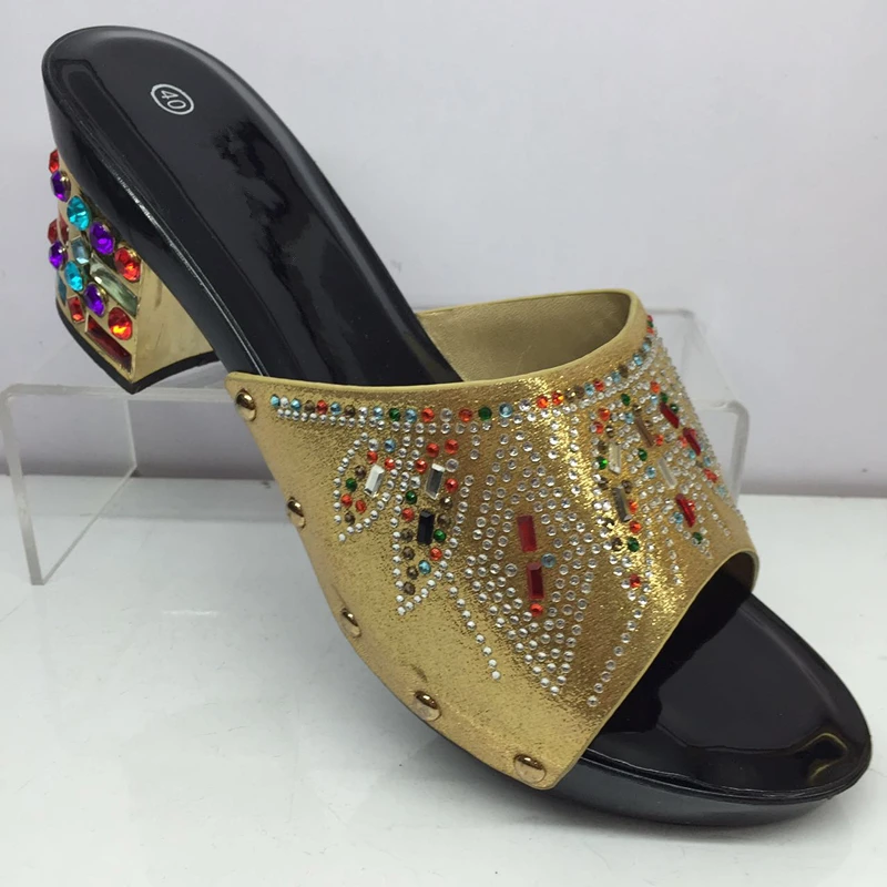 

Latest Fashion Designer Shoes Women Luxury 2018 Italian Women Decorated with Rhinestone Low Heels Women Pumps Slip on Women Shoe