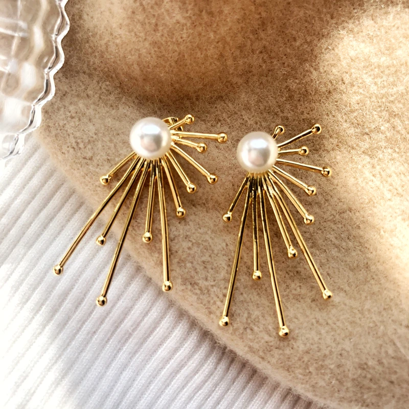 

HUANZHI Korean 2019 New Fireworks Pearl Geometric Irregular Rays Metal Stud Earrings for Women Girls Party Jewelry Gift Vacation
